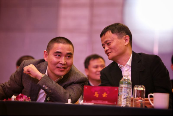 1458537792798097315.png 在京浙商成立服装分会 会长卢坚胜成30万商户转移“领路人”
